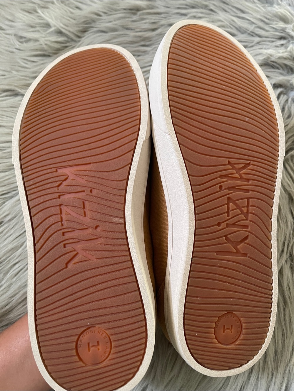 Kizik Women's Casual Sneakers in Tan with White Laces - Picture 6 of 6